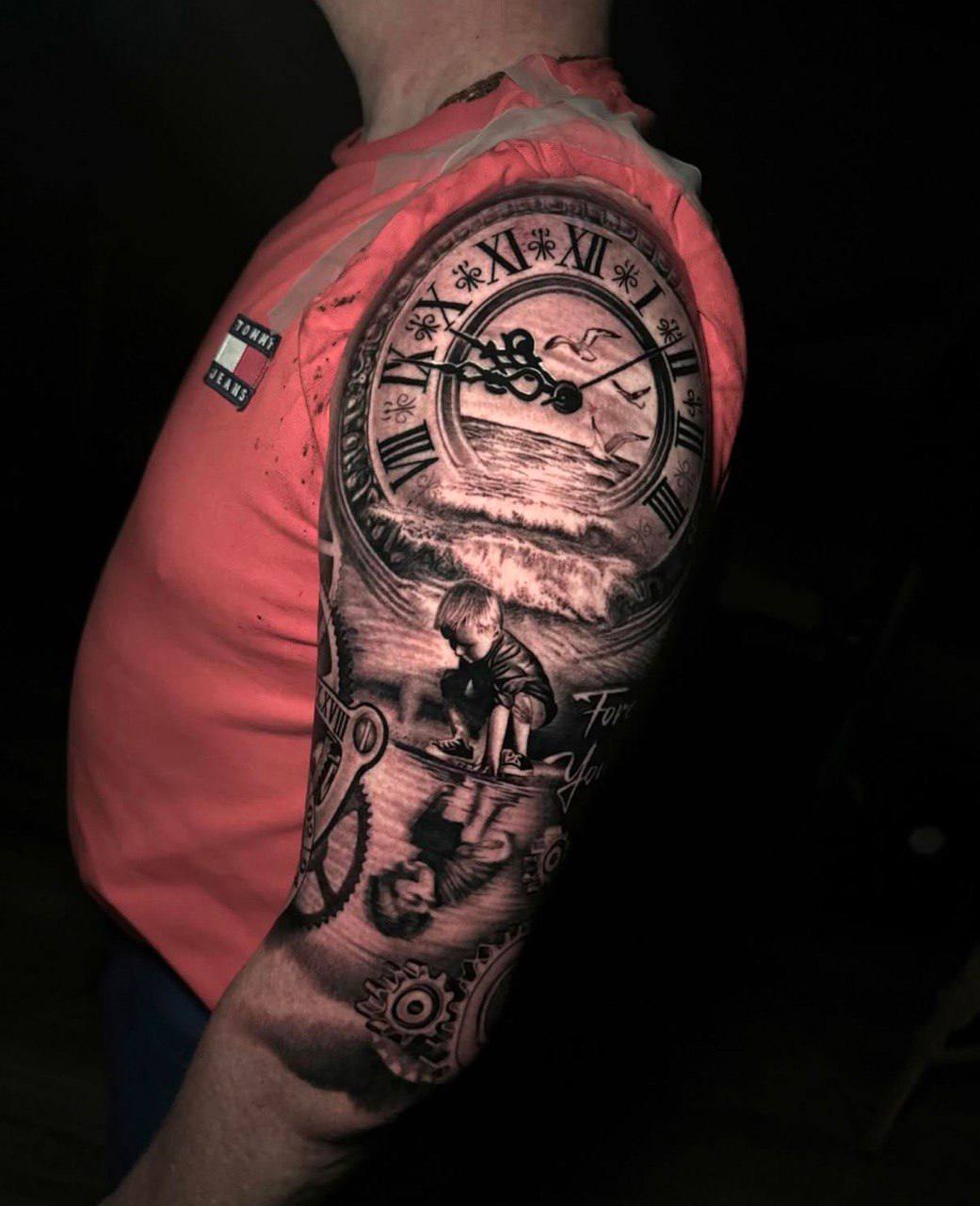 Realistický rukáv s hodinami a krajinou / Black and grey realism clock and landscape sleeve